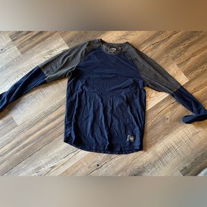 Mens American Eagle long sleeve super soft shirt. Size medium